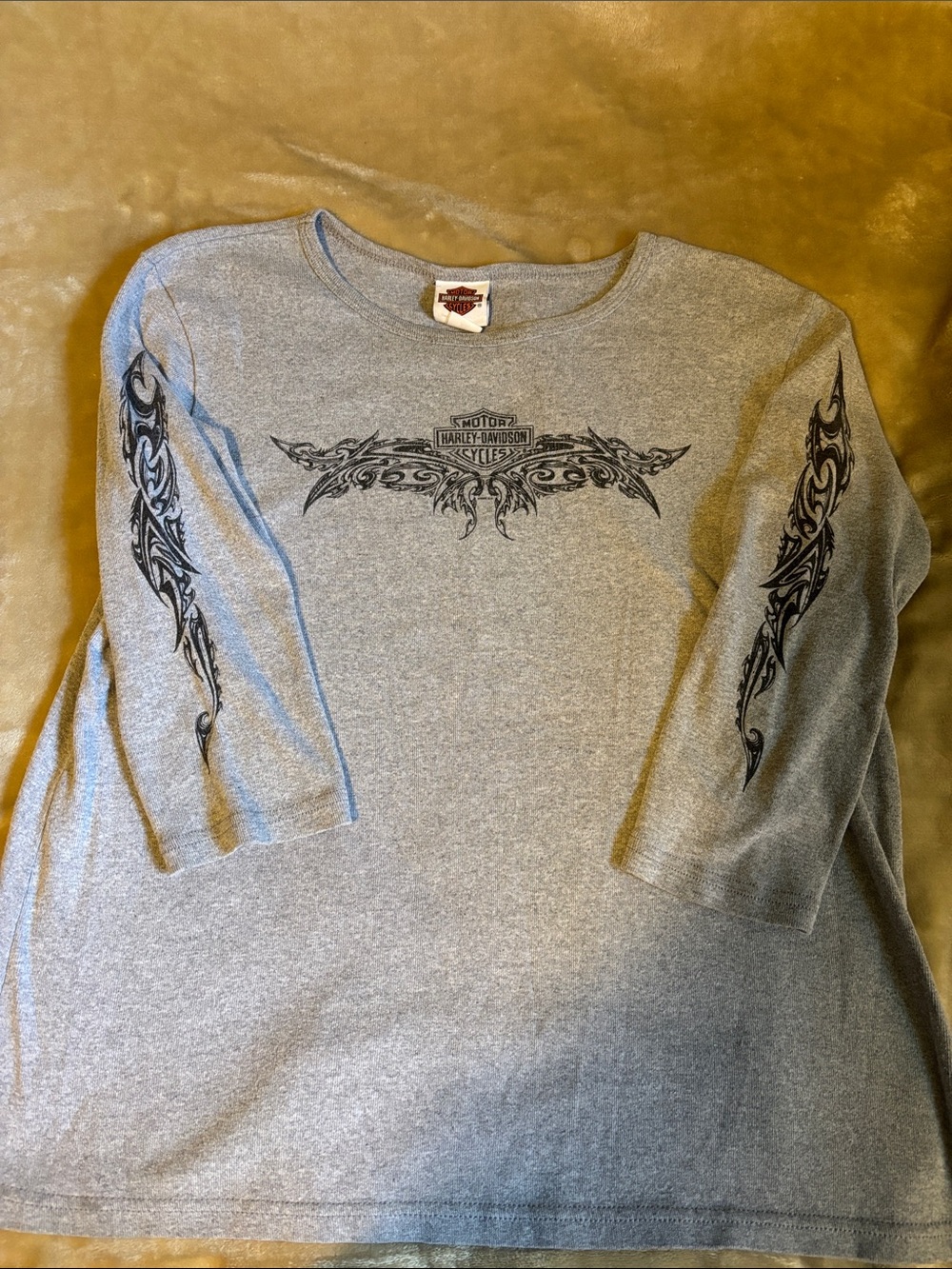 Harley-Davidson Gray 3/4 Sleeve Tee with Black Tribal Sleeve and Chest Art